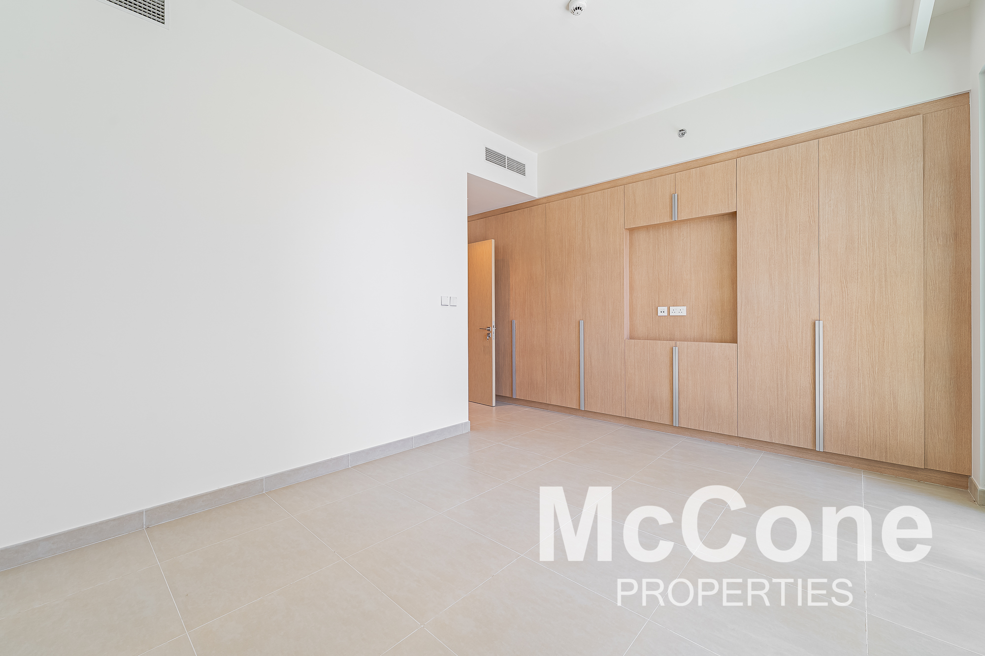 2 Bedroom Apartment for Sale in Seagate Building 3, Mina Rashid — photo 9 of 14