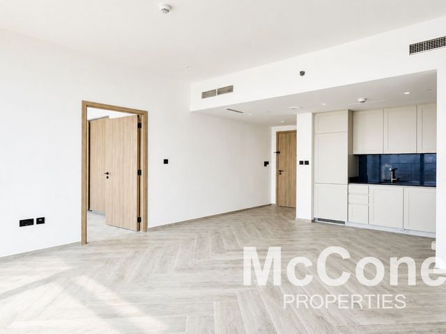 1 Bedroom Apartment for Sale in Peninsula Three, Business Bay