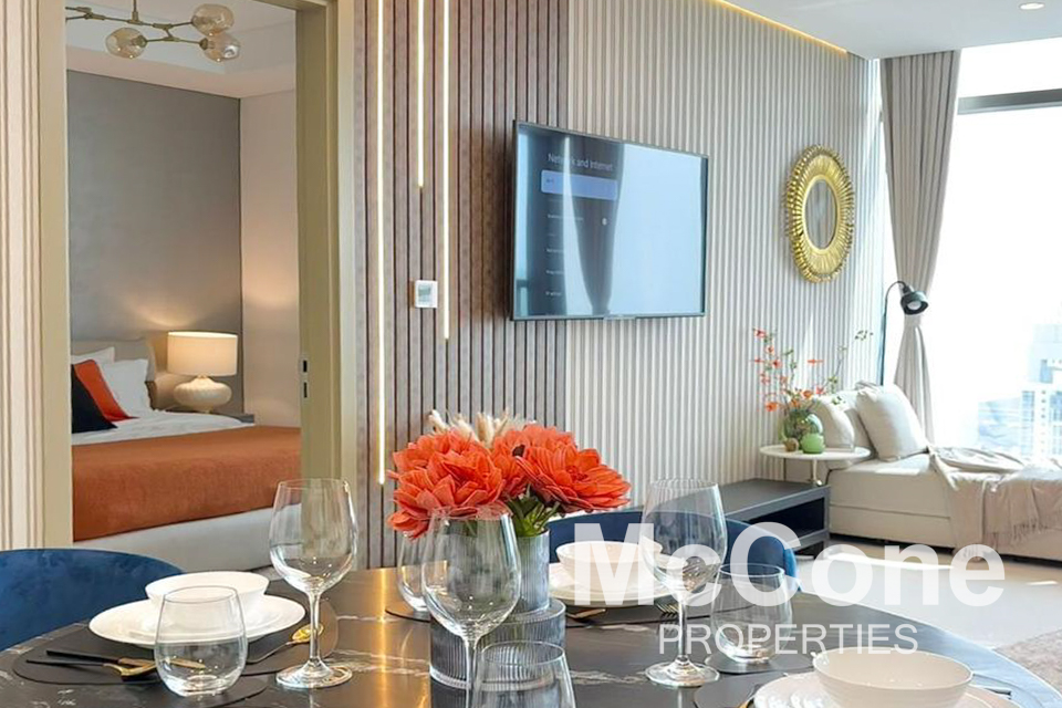 1 Bedroom Apartment for Sale in Paramount Tower Hotel & Residences, Business Bay — photo 2 of 12