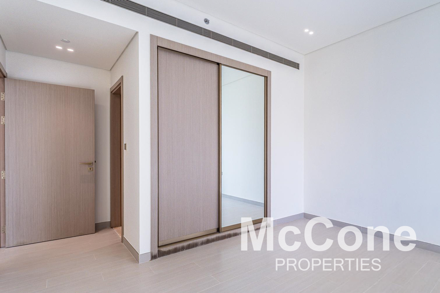 1 Bedroom Apartment for Sale in Binghatti Phoenix, Jumeirah Village Circle — photo 5 of 10