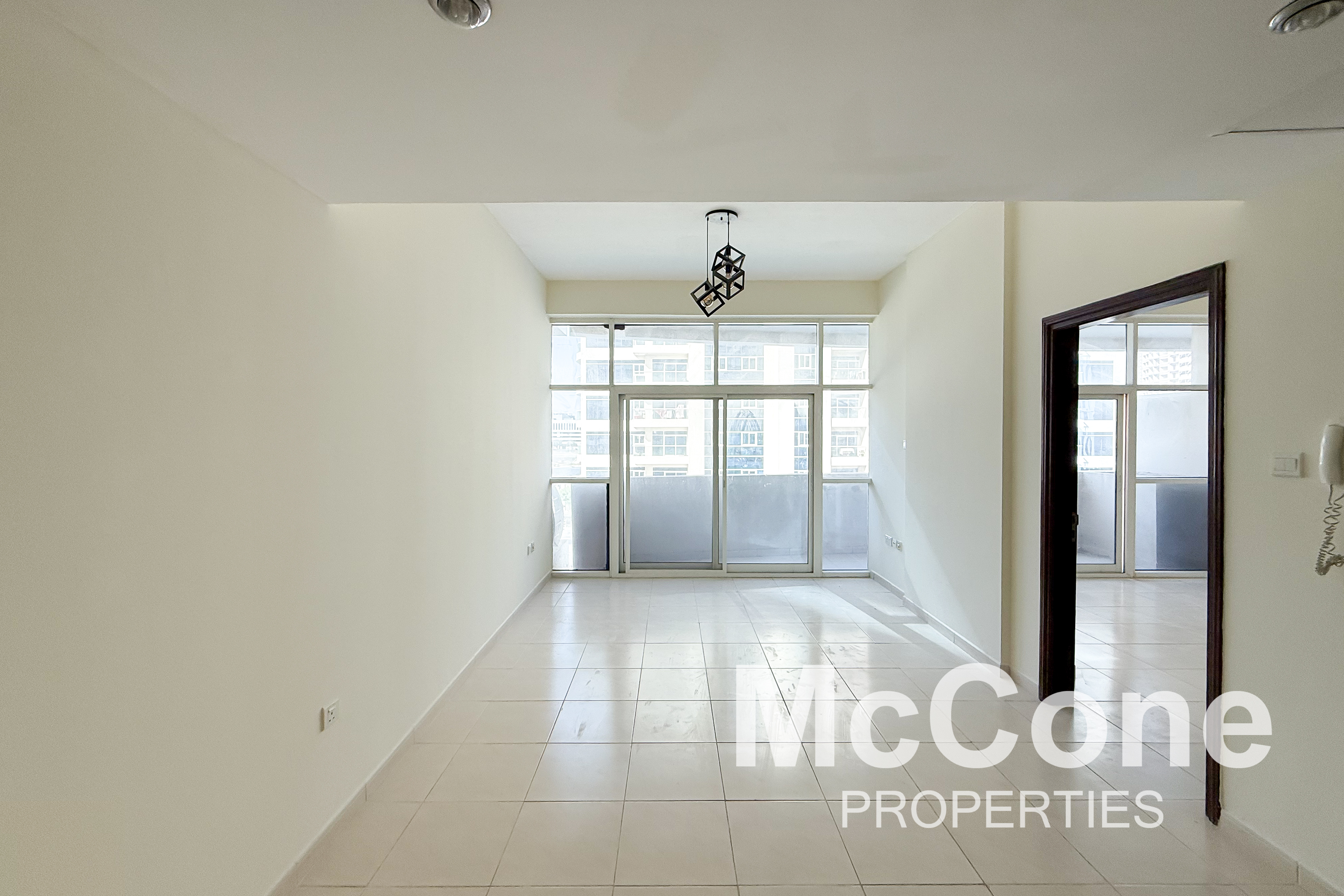 1 Bedroom Apartment for Sale in Royal Residence 1, Dubai Sports City — photo 2 of 10