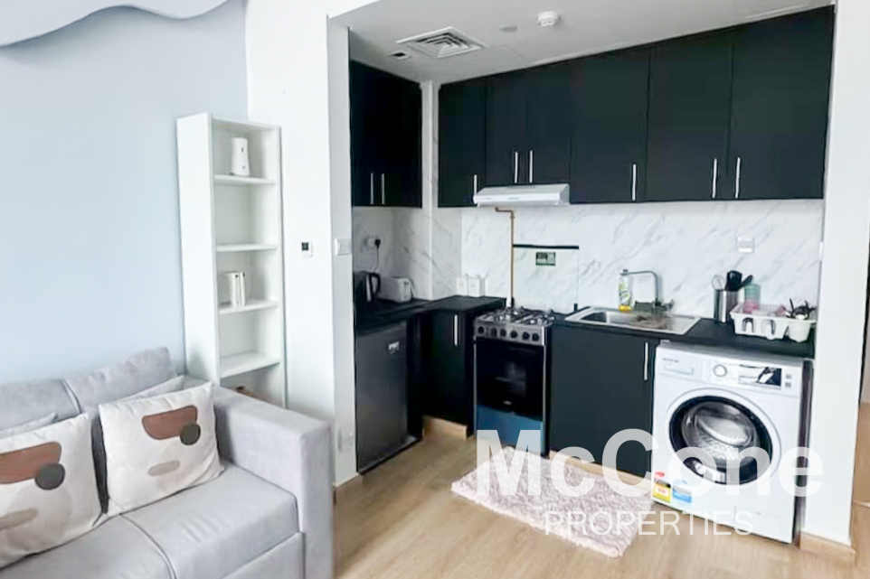 Studio Apartment for Sale in The Square Tower, Jumeirah Village Circle — photo 2 of 11