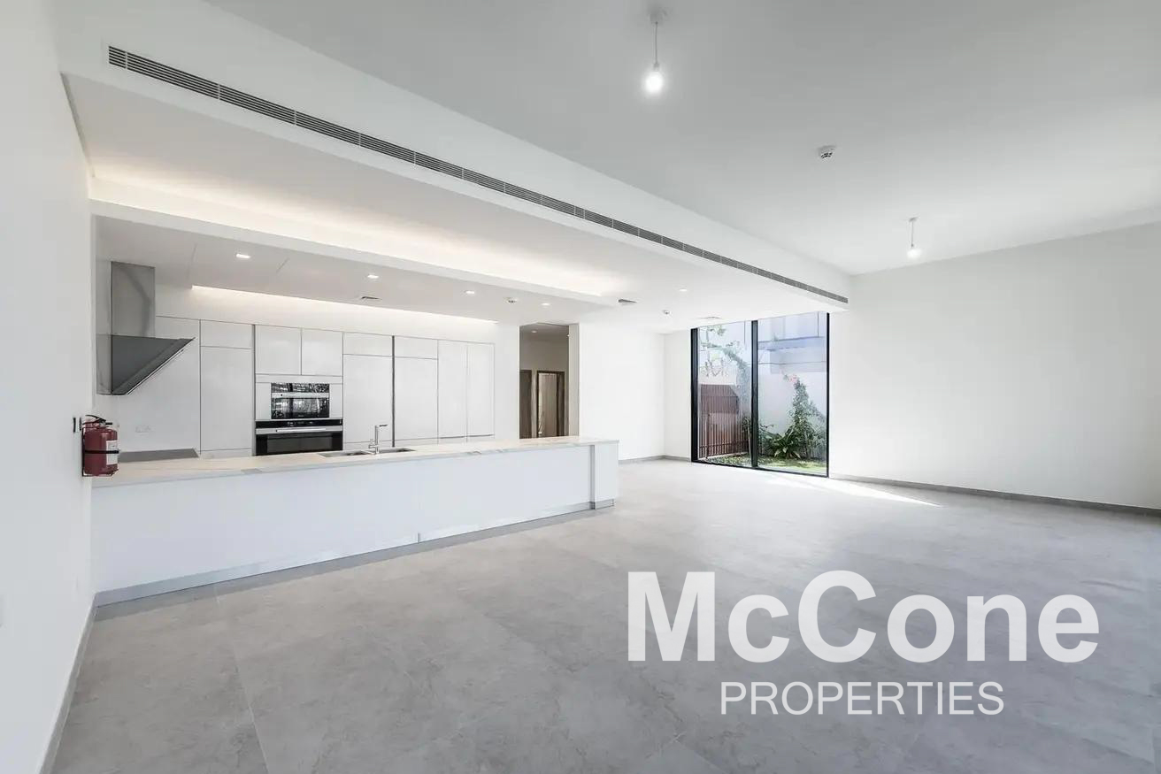 4 Bedroom Townhouse for Sale in District One Phase III, Mohammed Bin Rashid City — photo 2 of 17