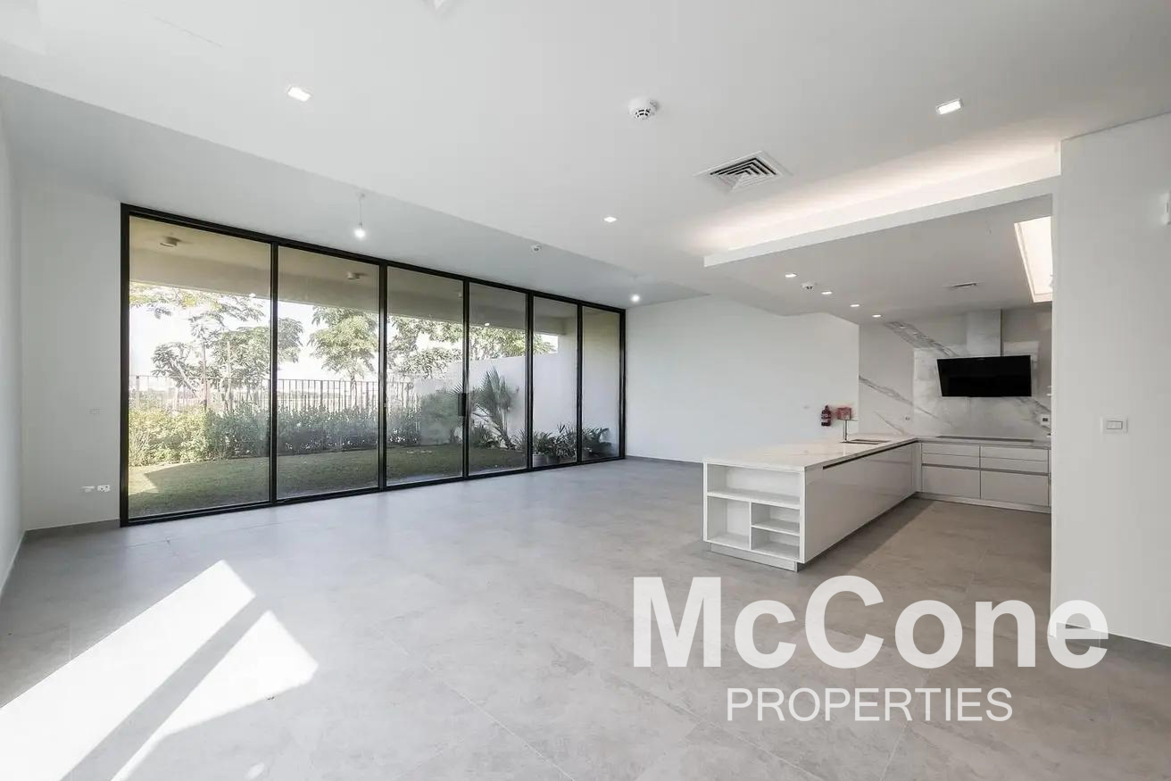 4 Bedroom Townhouse for Sale in District One Phase III, Mohammed Bin Rashid City — photo 3 of 17