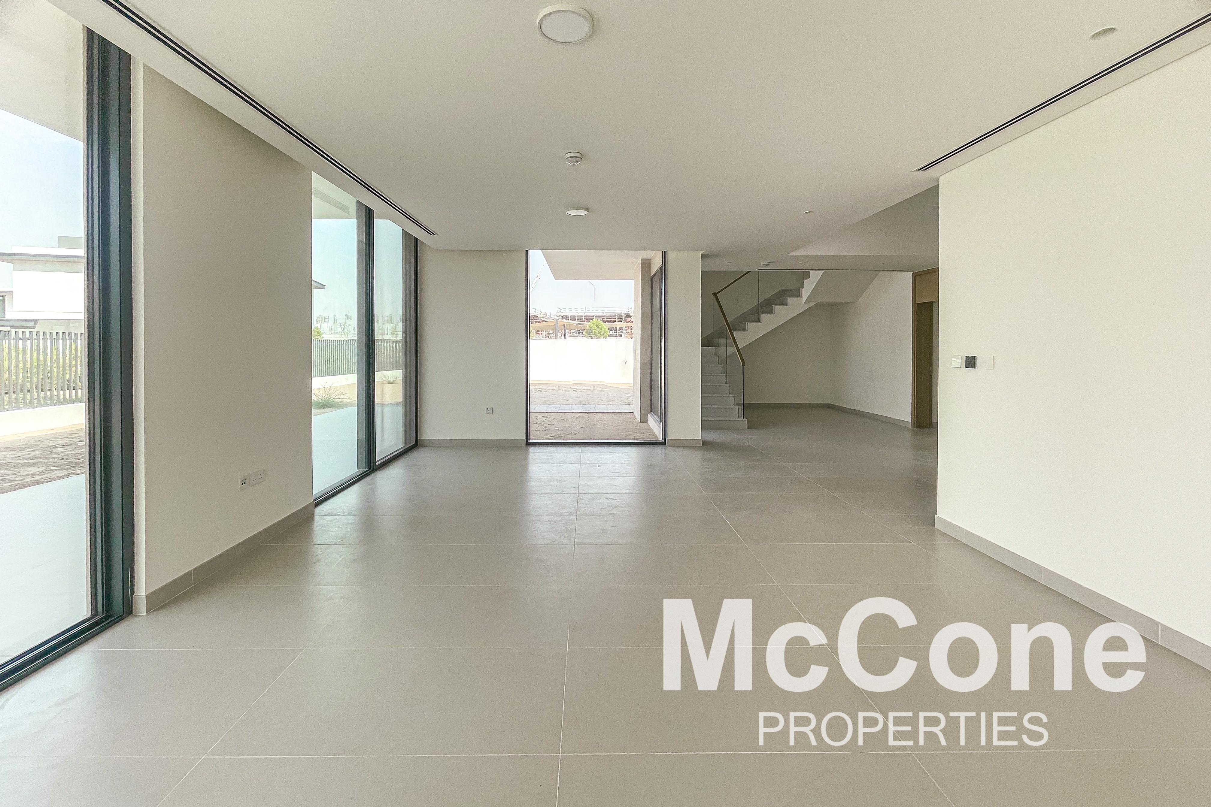 4 Bedroom Villa for Sale in Farm Gardens 1, The Valley — photo 2 of 19
