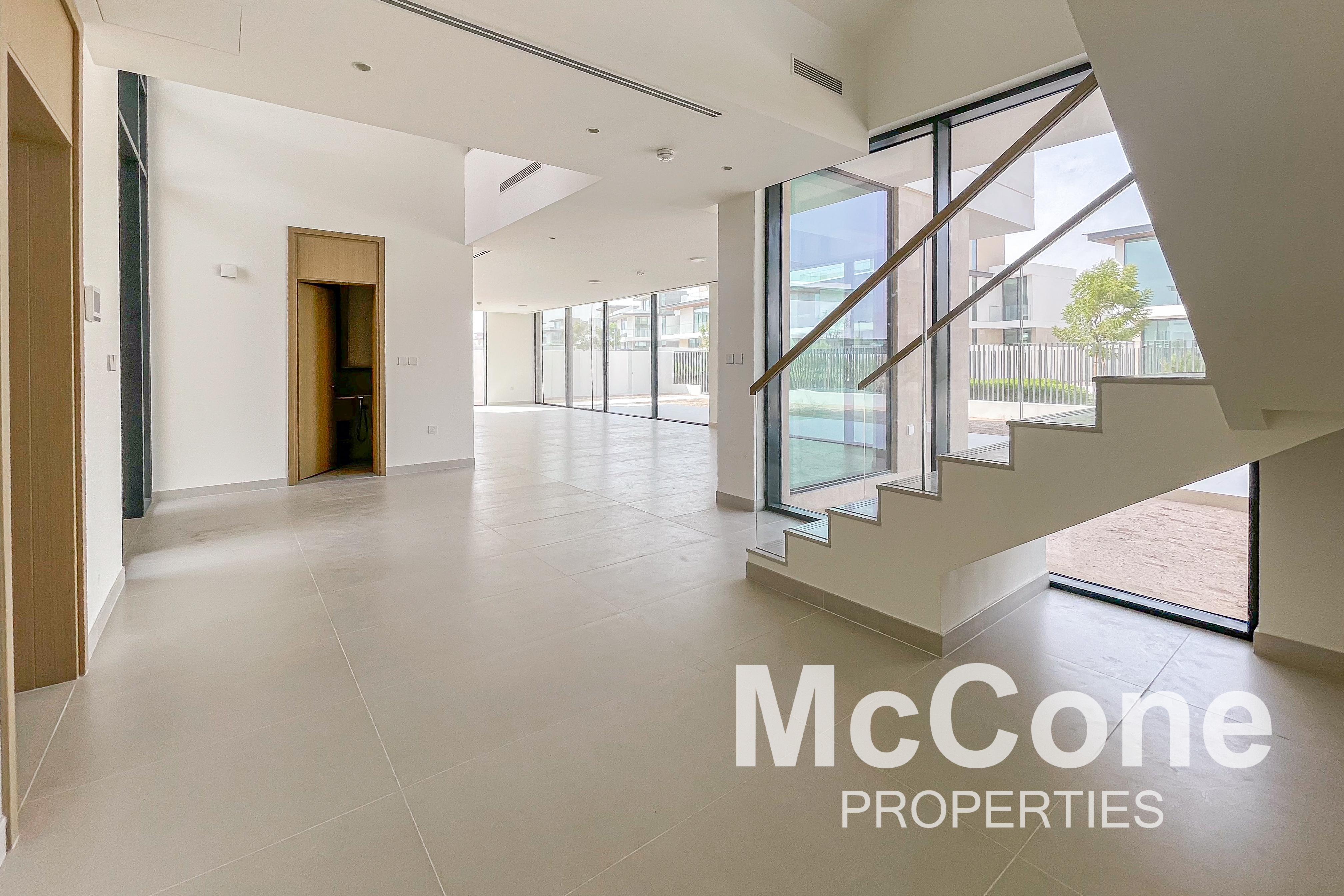 4 Bedroom Villa for Sale in Farm Gardens 1, The Valley — photo 3 of 19