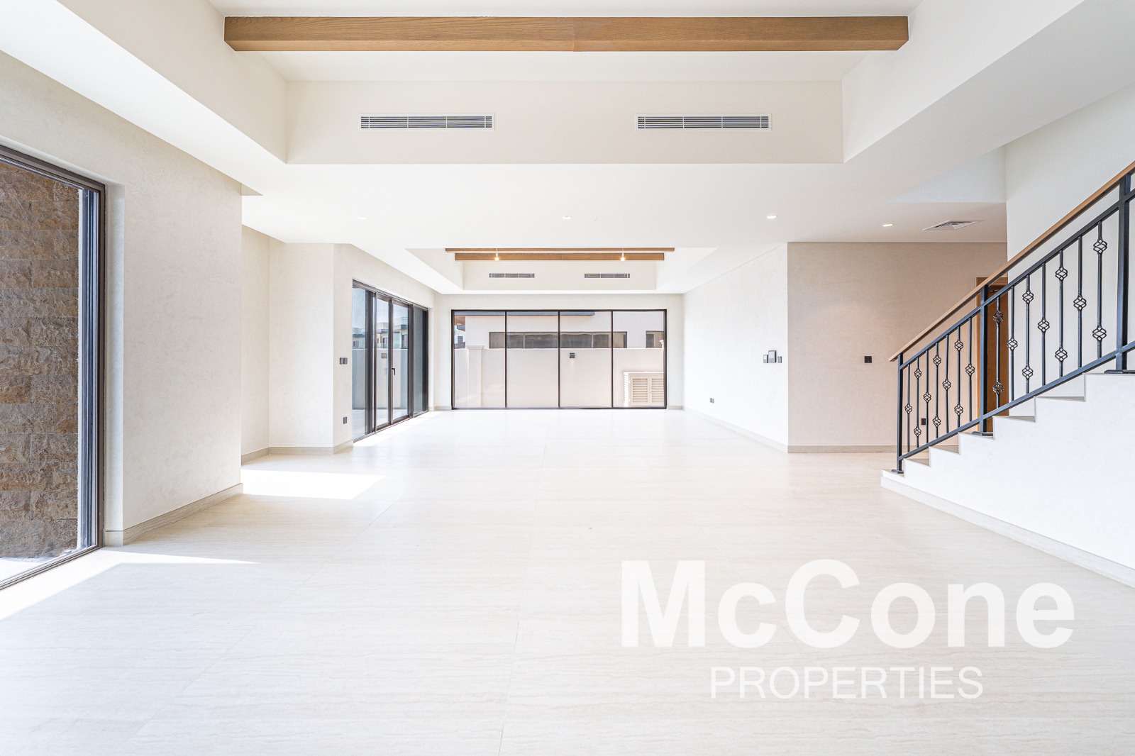 6 Bedroom Villa for Sale in Costa Brava 1, Damac Lagoons — photo 3 of 30