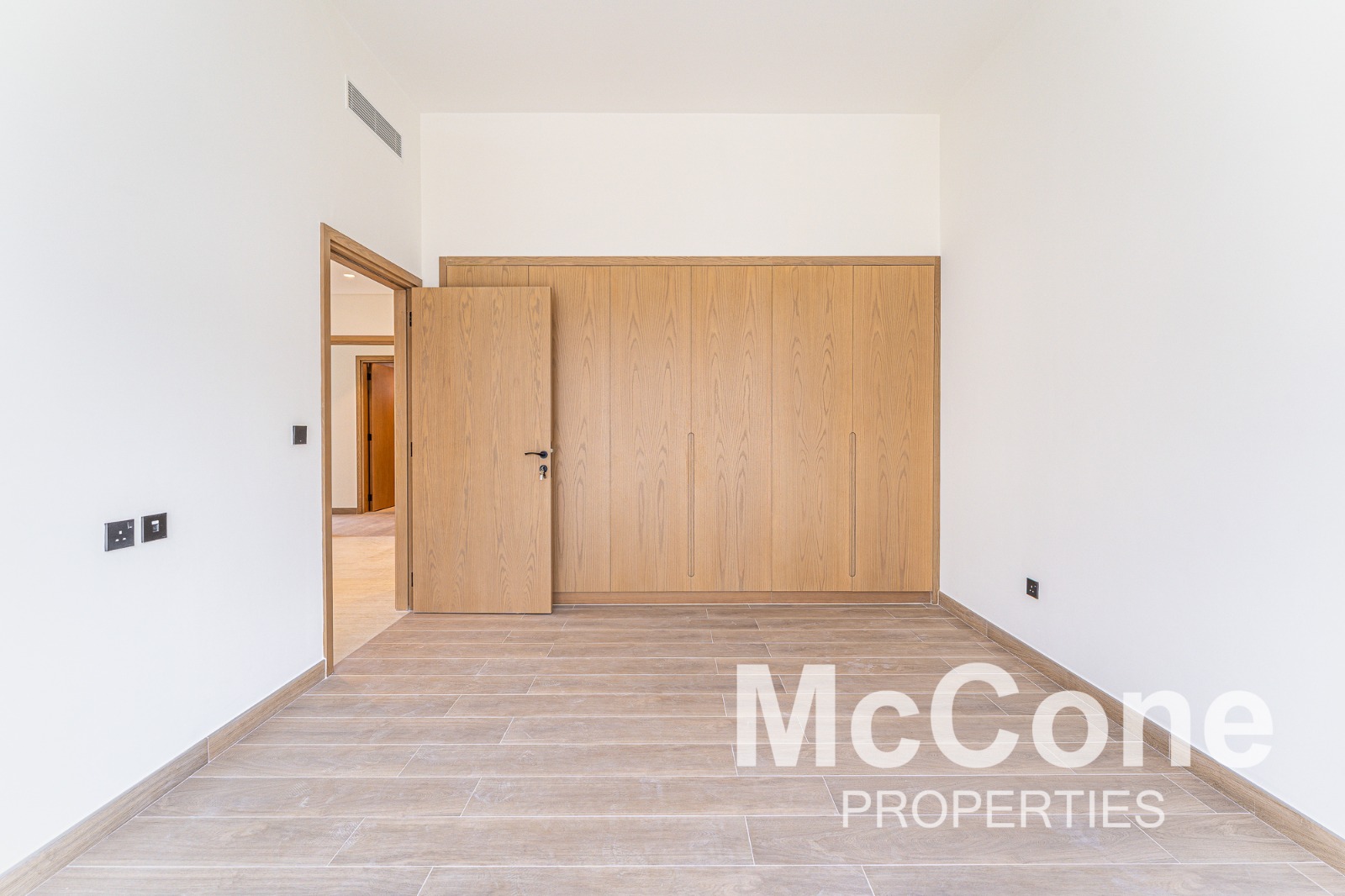 6 Bedroom Villa for Sale in Costa Brava 1, Damac Lagoons — photograph 15 of 30