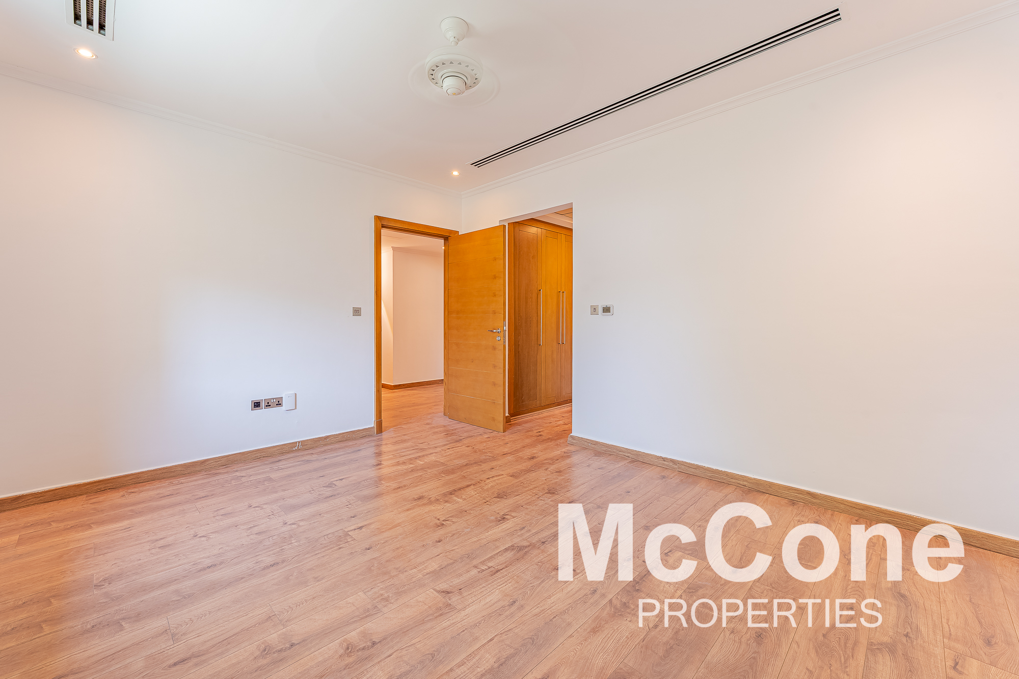4 Bedroom Villa for Sale in District 4, Jumeirah Park — photograph 12 of 23
