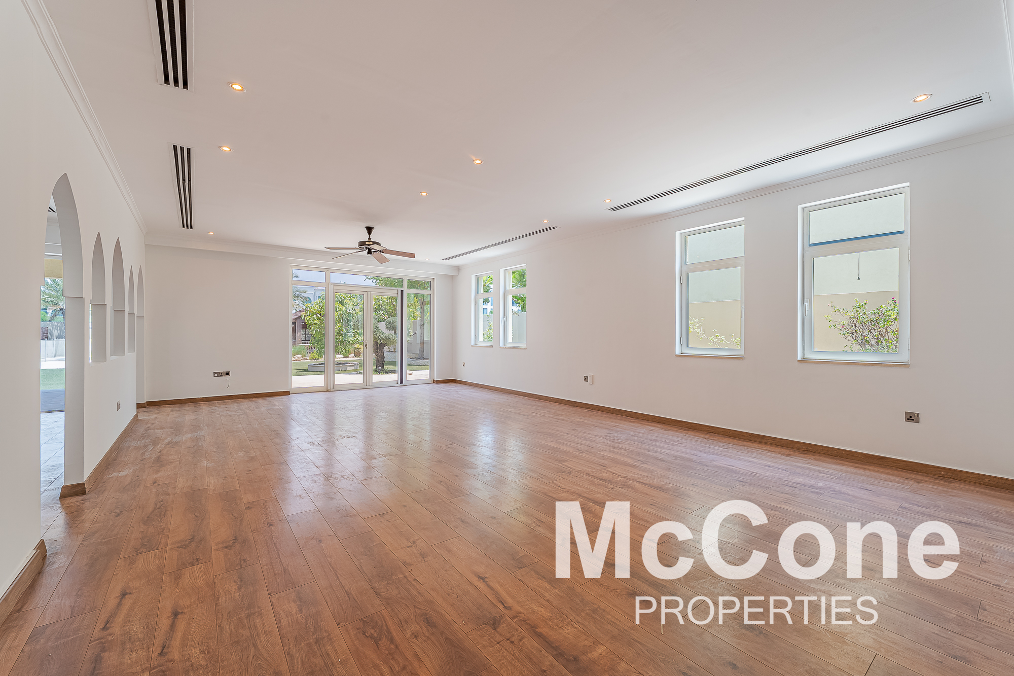 4 Bedroom Villa for Sale in District 4, Jumeirah Park — photo 8 of 23