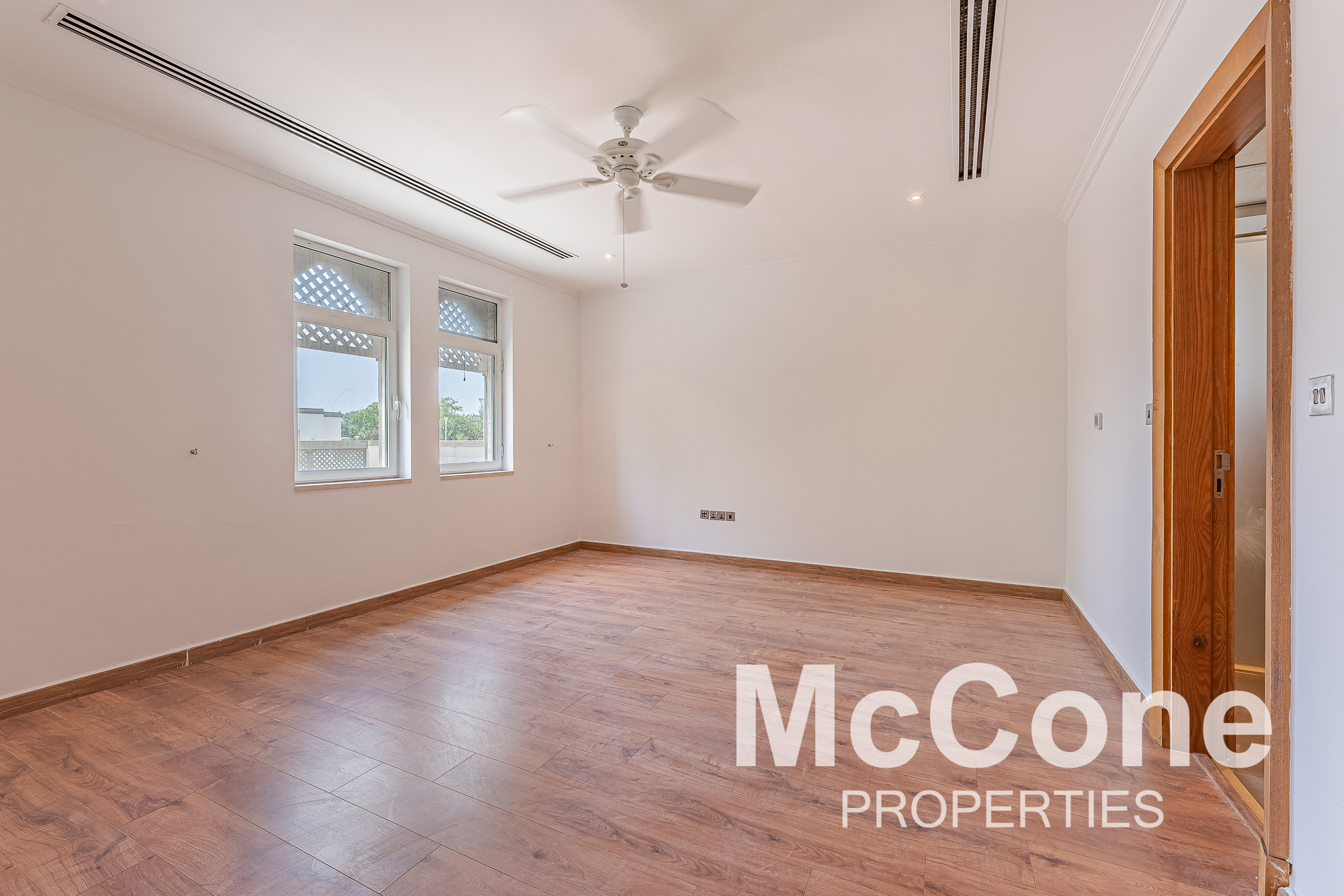 4 Bedroom Villa for Sale in District 4, Jumeirah Park — photo 9 of 23
