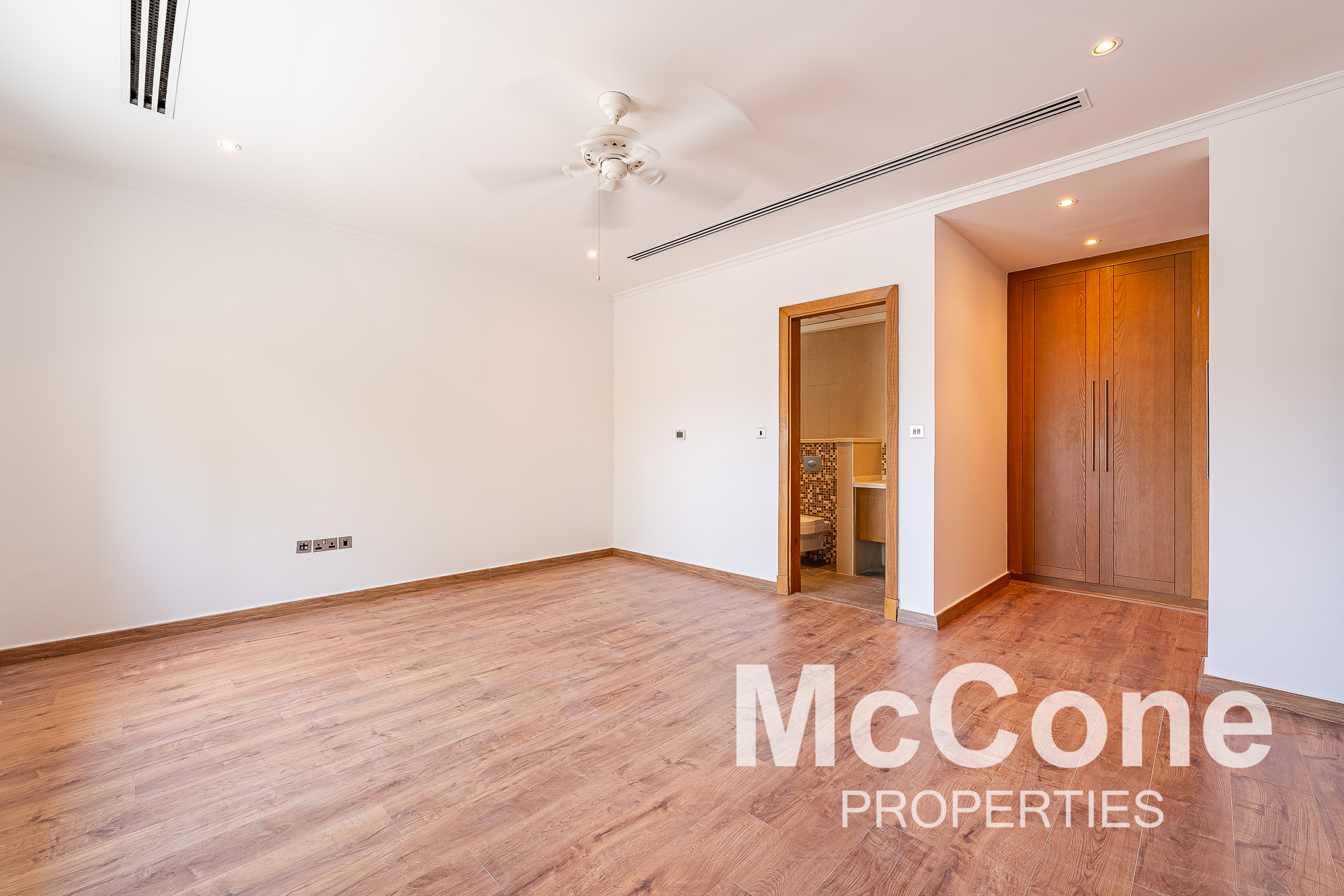 4 Bedroom Villa for Sale in District 4, Jumeirah Park — photograph 11 of 23