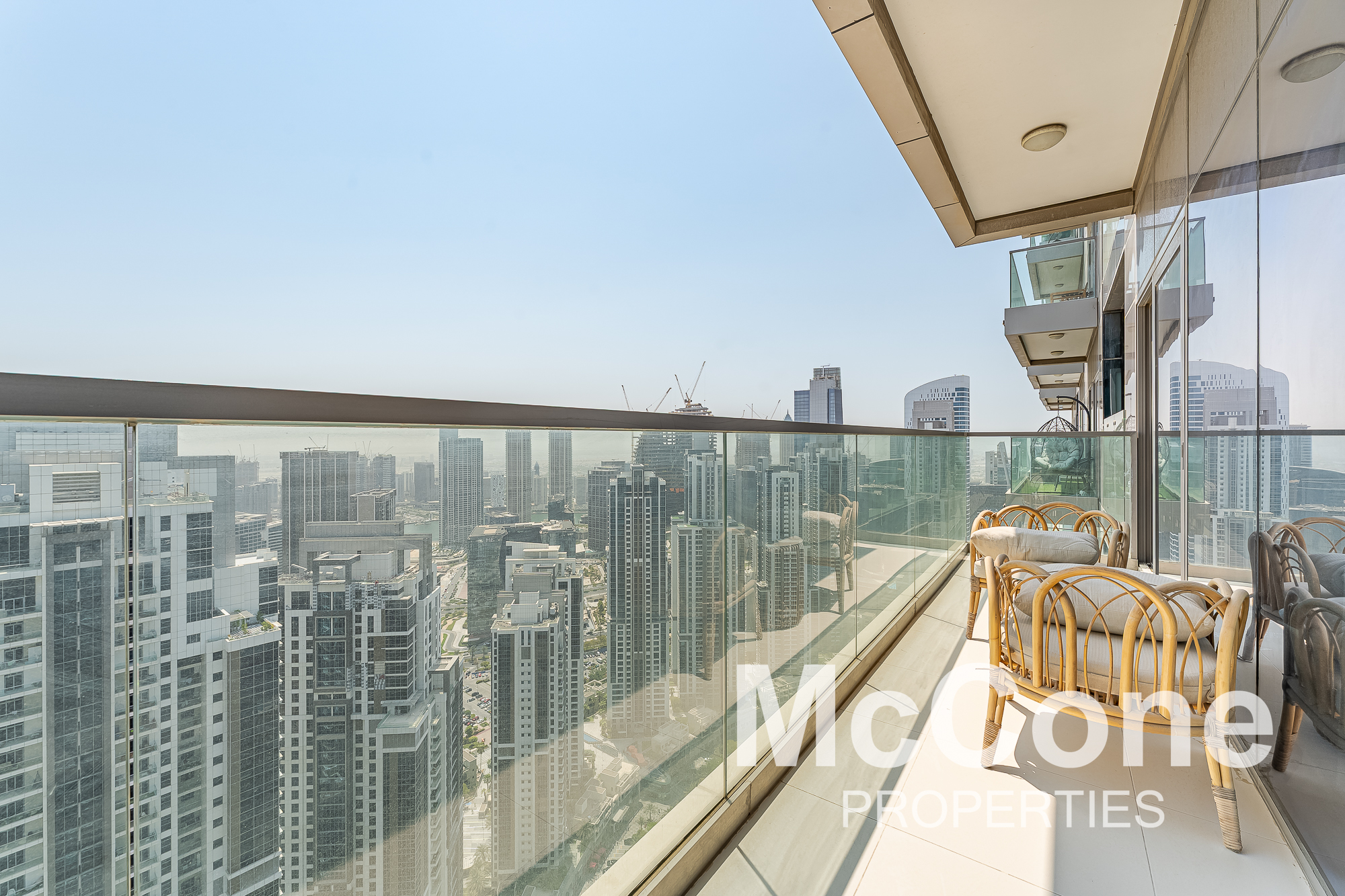 2 Bedroom Apartment for Sale in Paramount Tower Hotel & Residences, Business Bay — photograph 13 of 17