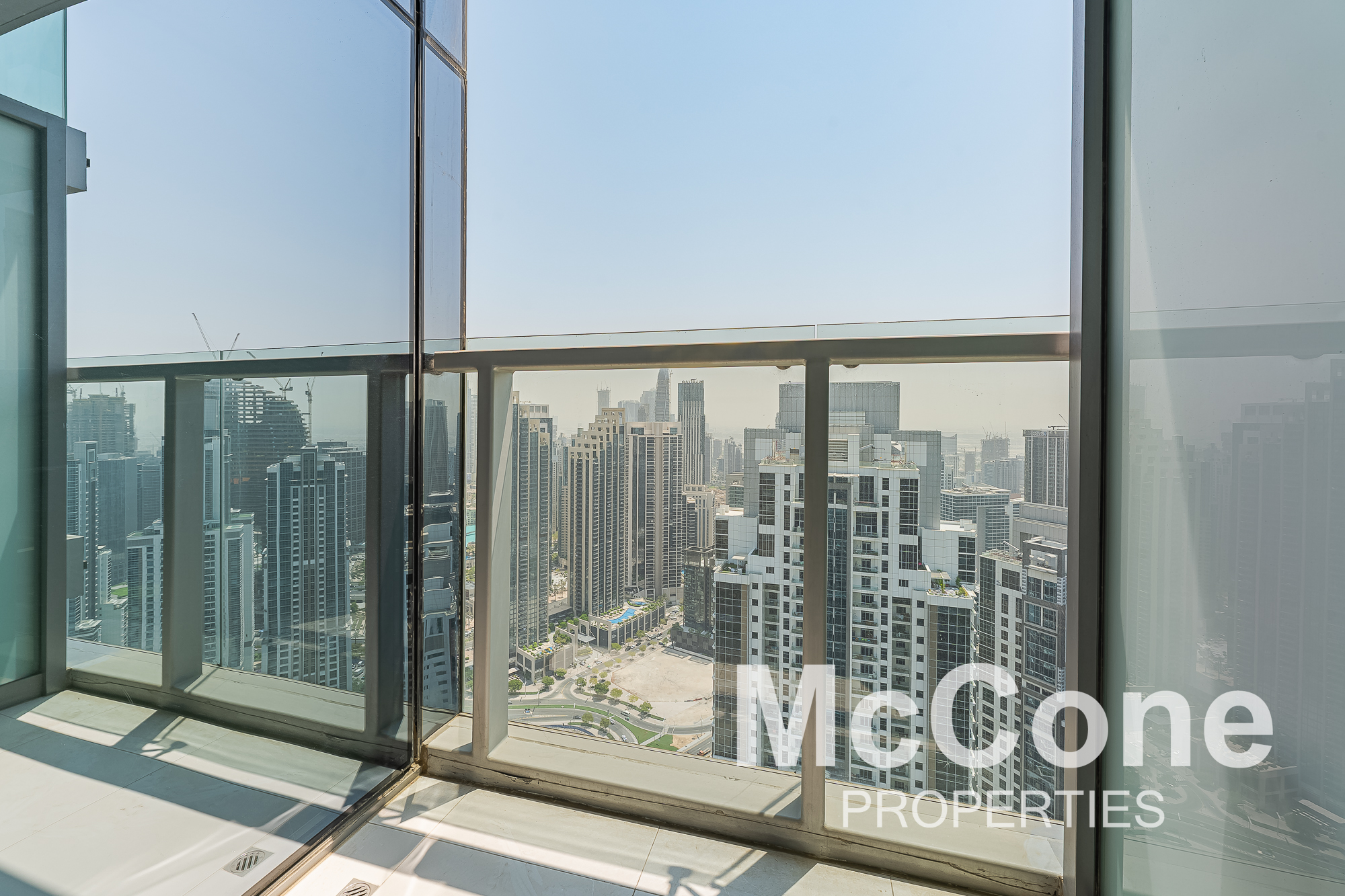 2 Bedroom Apartment for Sale in Paramount Tower Hotel & Residences, Business Bay — photograph 14 of 17
