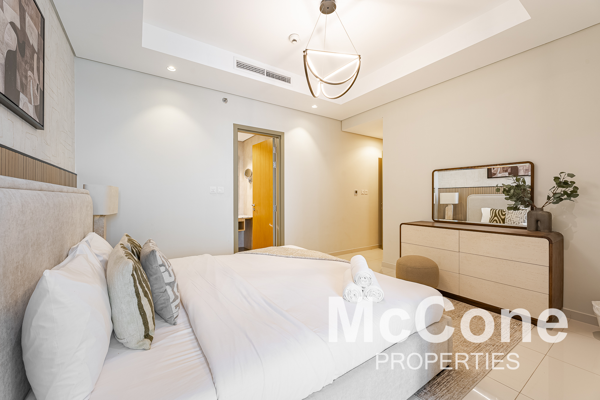 2 Bedroom Apartment for Sale in Paramount Tower Hotel & Residences, Business Bay — photo 6 of 17