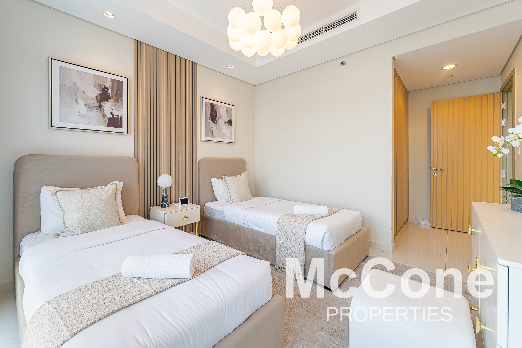 2 Bedroom Apartment for Sale in Paramount Tower Hotel & Residences, Business Bay — photo 7 of 17