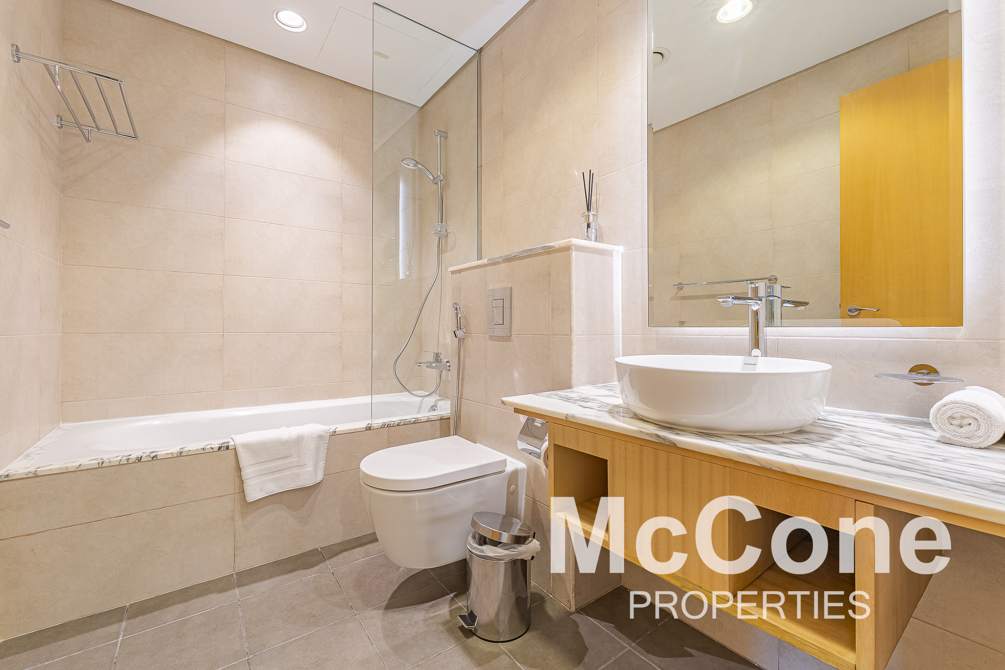 2 Bedroom Apartment for Sale in Paramount Tower Hotel & Residences, Business Bay — photograph 11 of 17
