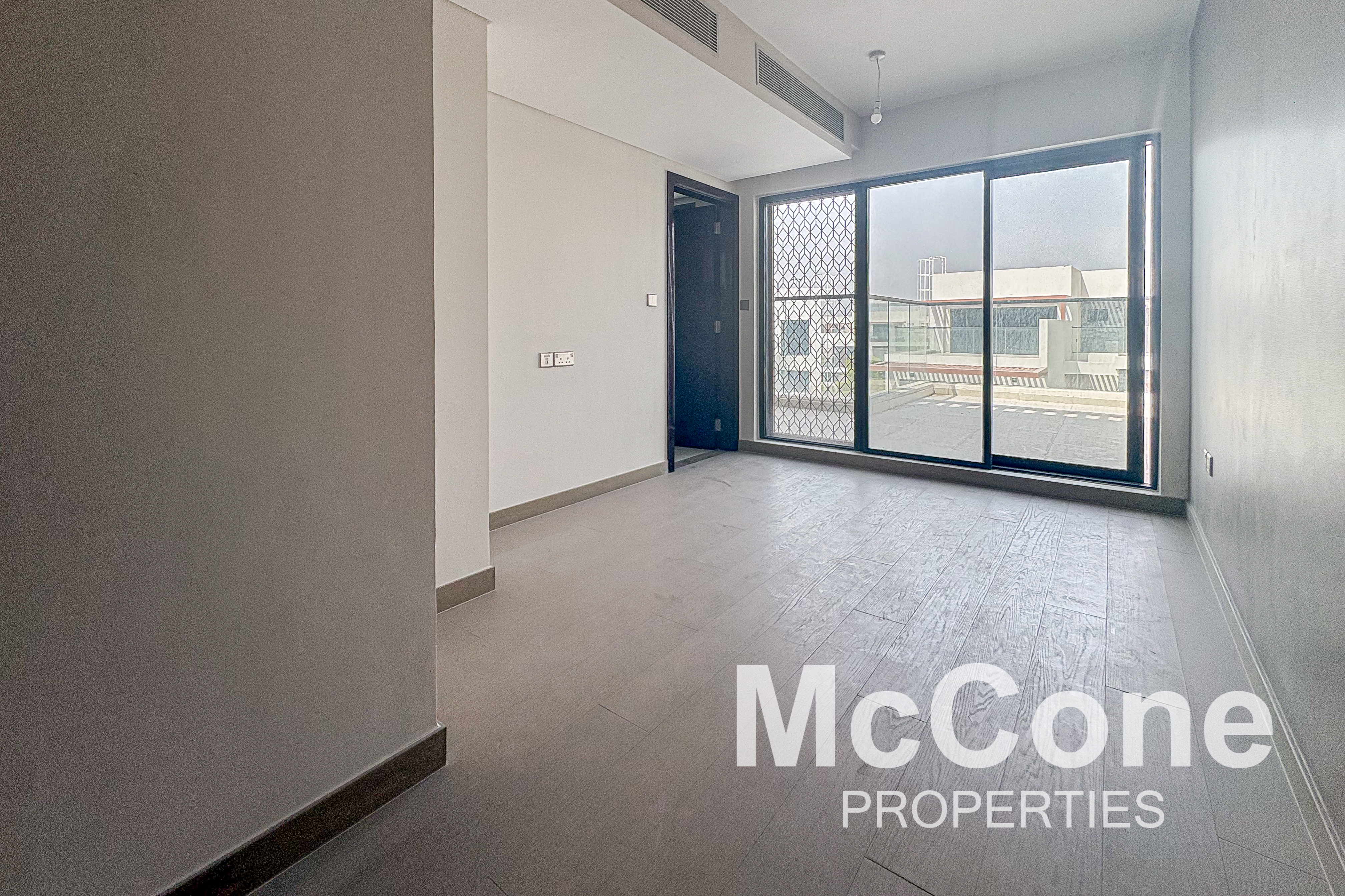 5 Bedroom Townhouse for Sale in Silver Springs 3, Damac Hills — photo 4 of 14