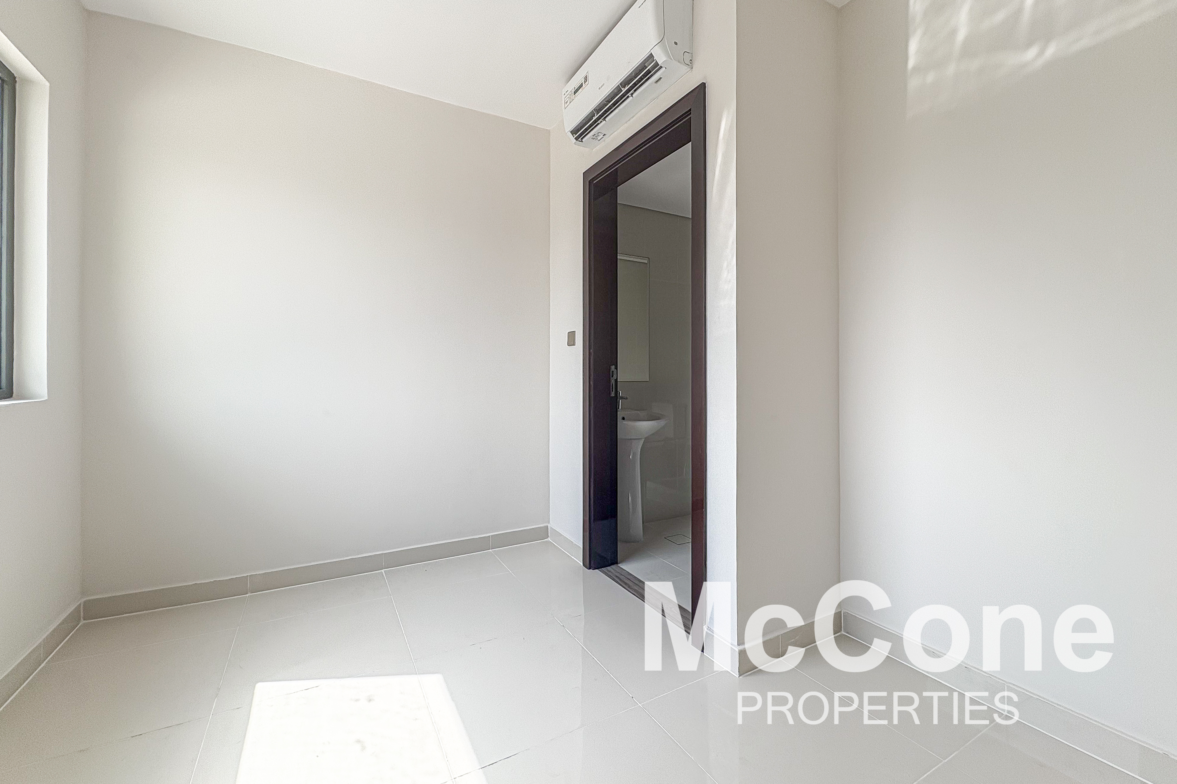 5 Bedroom Townhouse for Sale in Silver Springs 3, Damac Hills — photograph 10 of 14
