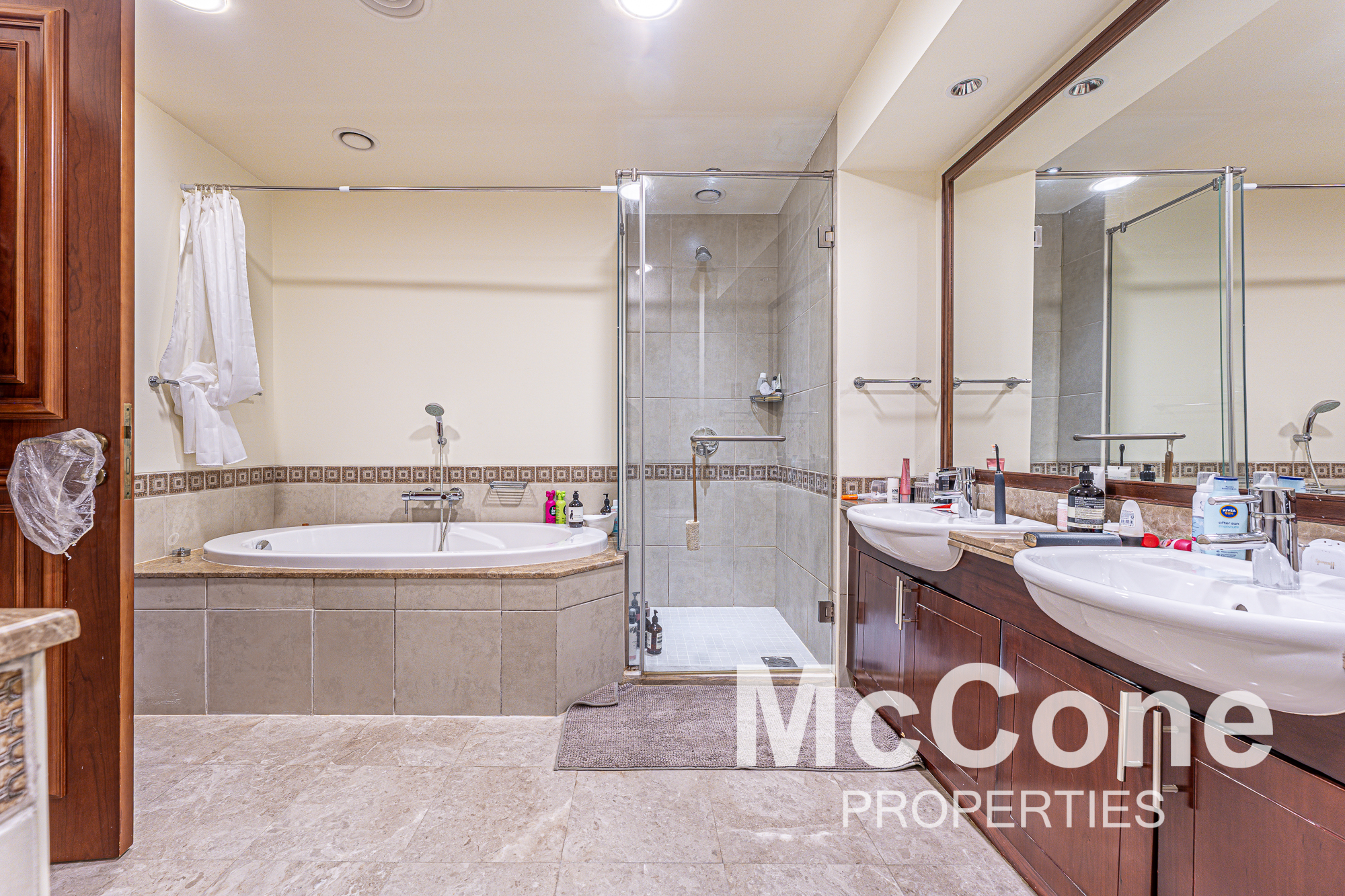 2 Bedroom Apartment for Sale in The Fairmont Palm Residence South, Palm Jumeirah — photograph 11 of 18