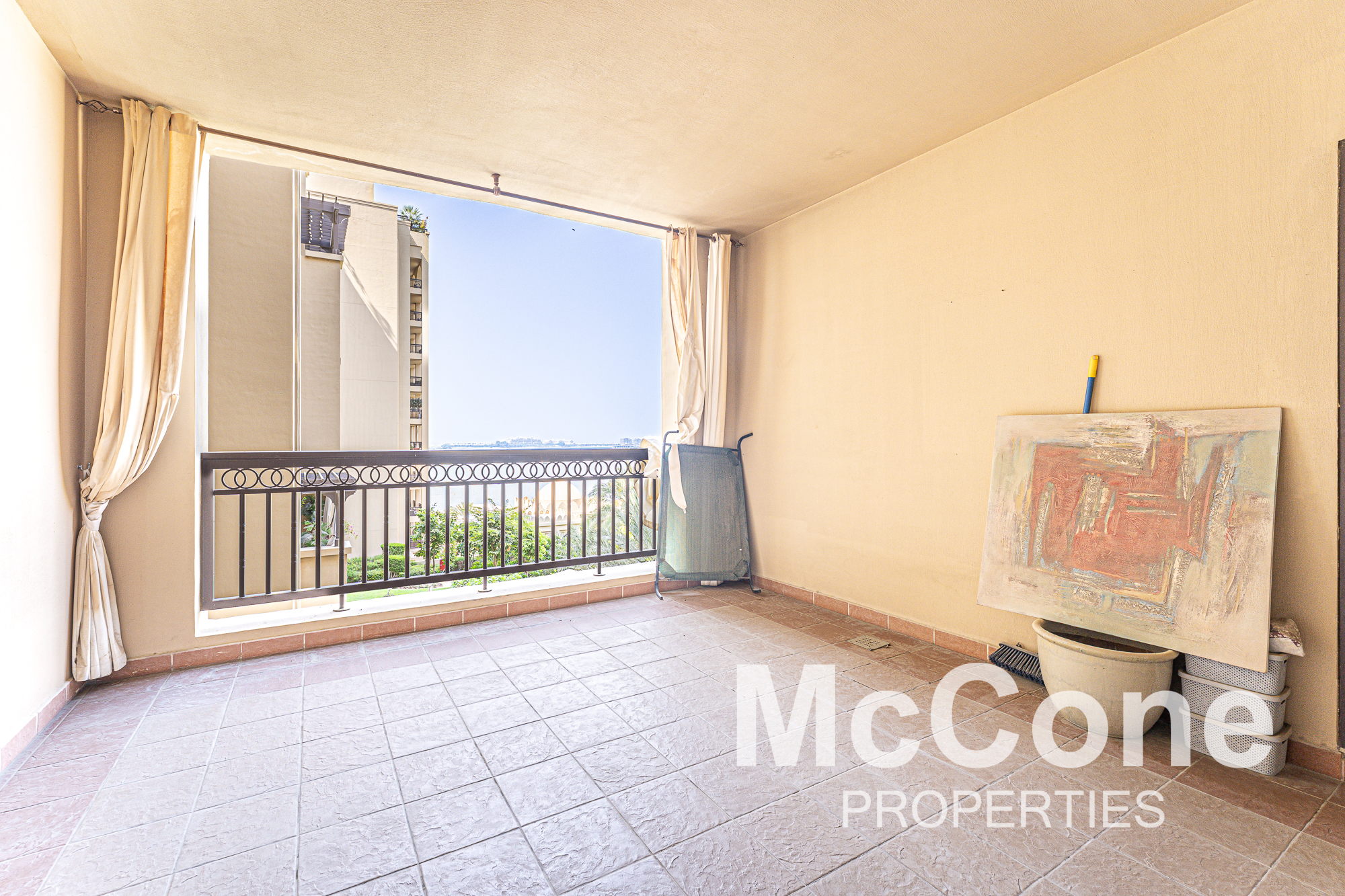 2 Bedroom Apartment for Sale in The Fairmont Palm Residence South, Palm Jumeirah — photograph 16 of 18