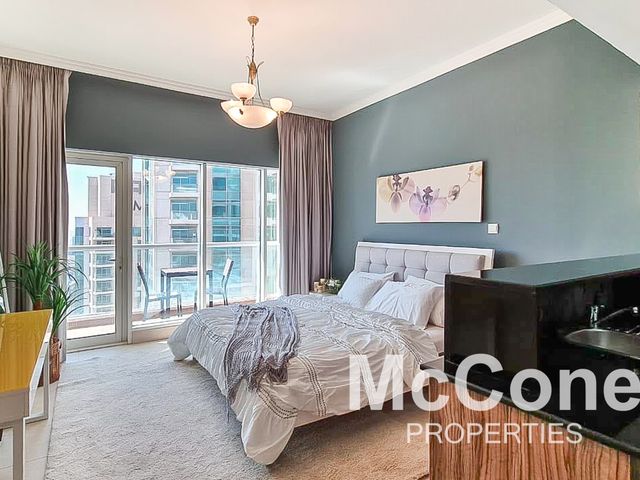 Studio Apartment for Sale in Burj Al Nujoom, Downtown Dubai
