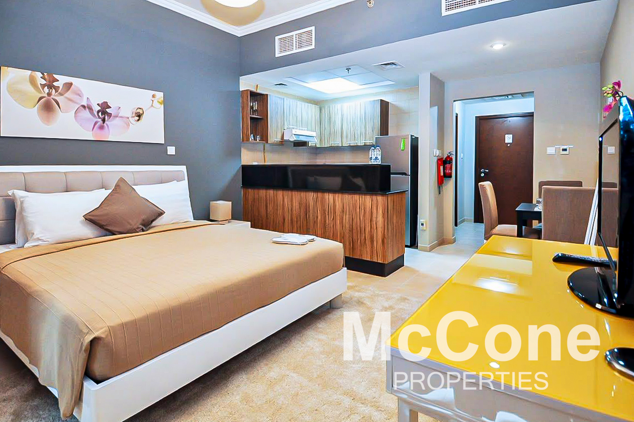 Studio Apartment for Sale in Burj Al Nujoom, Downtown Dubai — photo 2 of 23