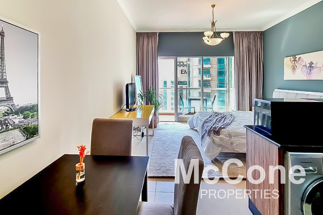 Studio Apartment for Sale in Burj Al Nujoom, Downtown Dubai — photo 4 of 23