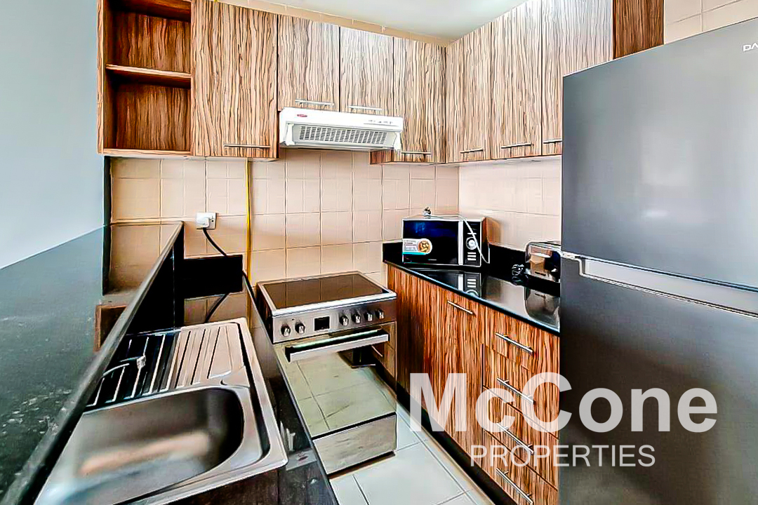 Studio Apartment for Sale in Burj Al Nujoom, Downtown Dubai — photo 3 of 23