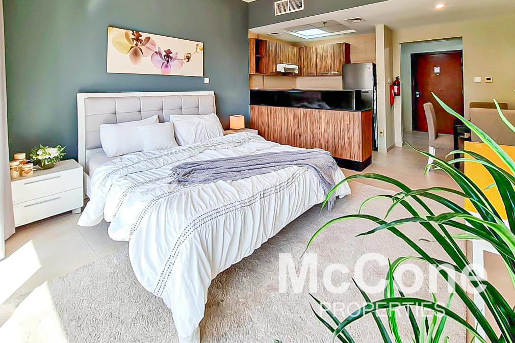 Studio Apartment for Sale in Burj Al Nujoom, Downtown Dubai — photograph 13 of 23