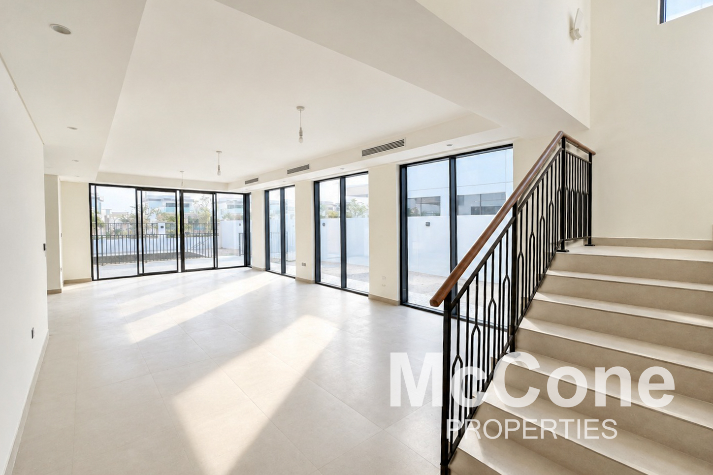 7 Bedroom Villa for Sale in Malta, Damac Lagoons — photo 2 of 10