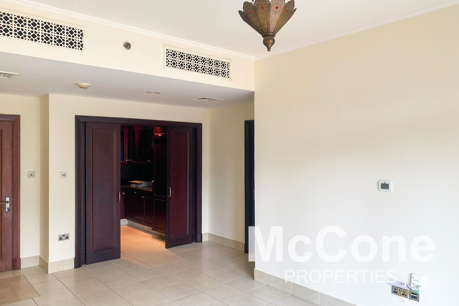 1 Bedroom Apartment for Sale in Yansoon 5, Downtown Dubai — photo 2 of 11