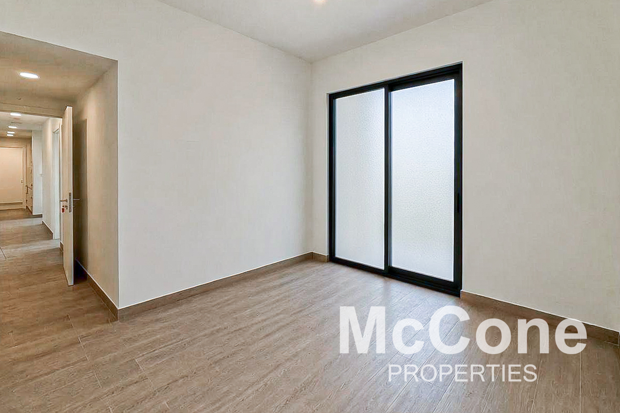 3 Bedroom Apartment for Sale in Holland Gardens, Town Square — photo 5 of 15