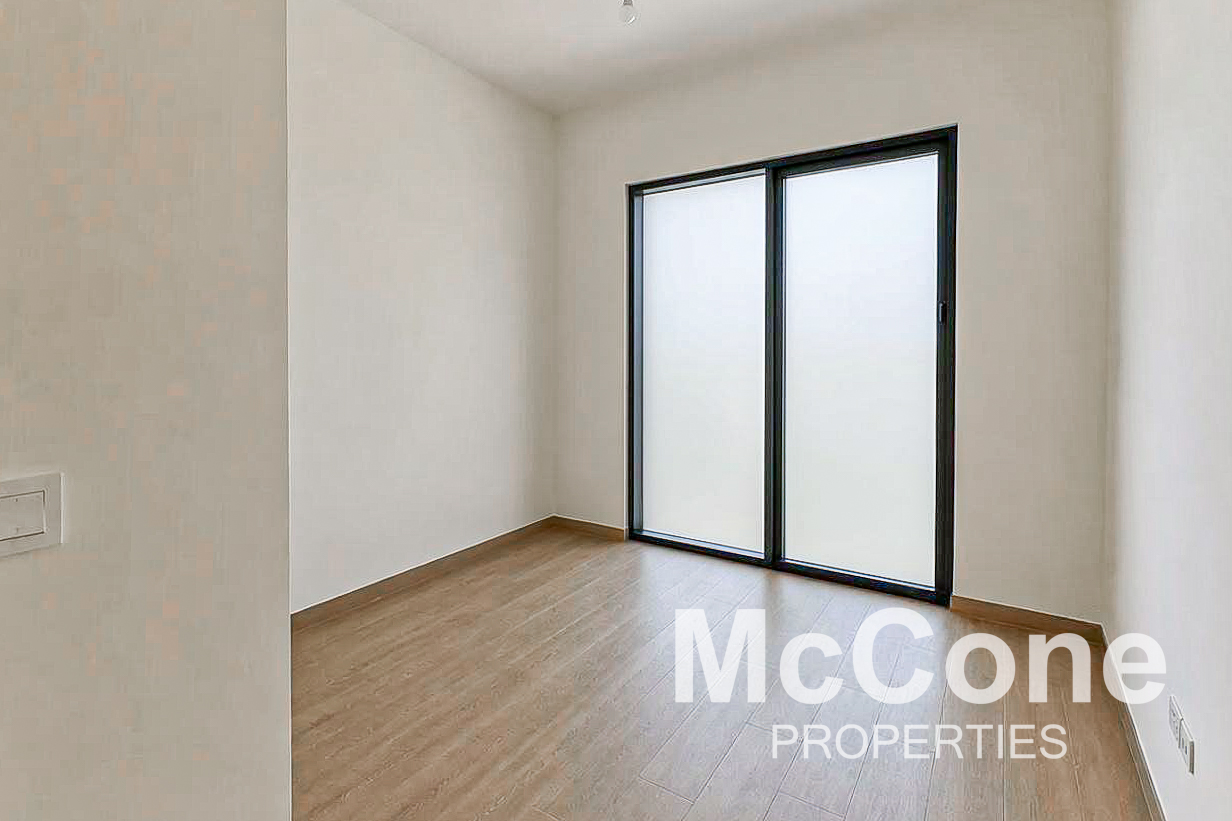 3 Bedroom Apartment for Sale in Holland Gardens, Town Square — photo 6 of 15