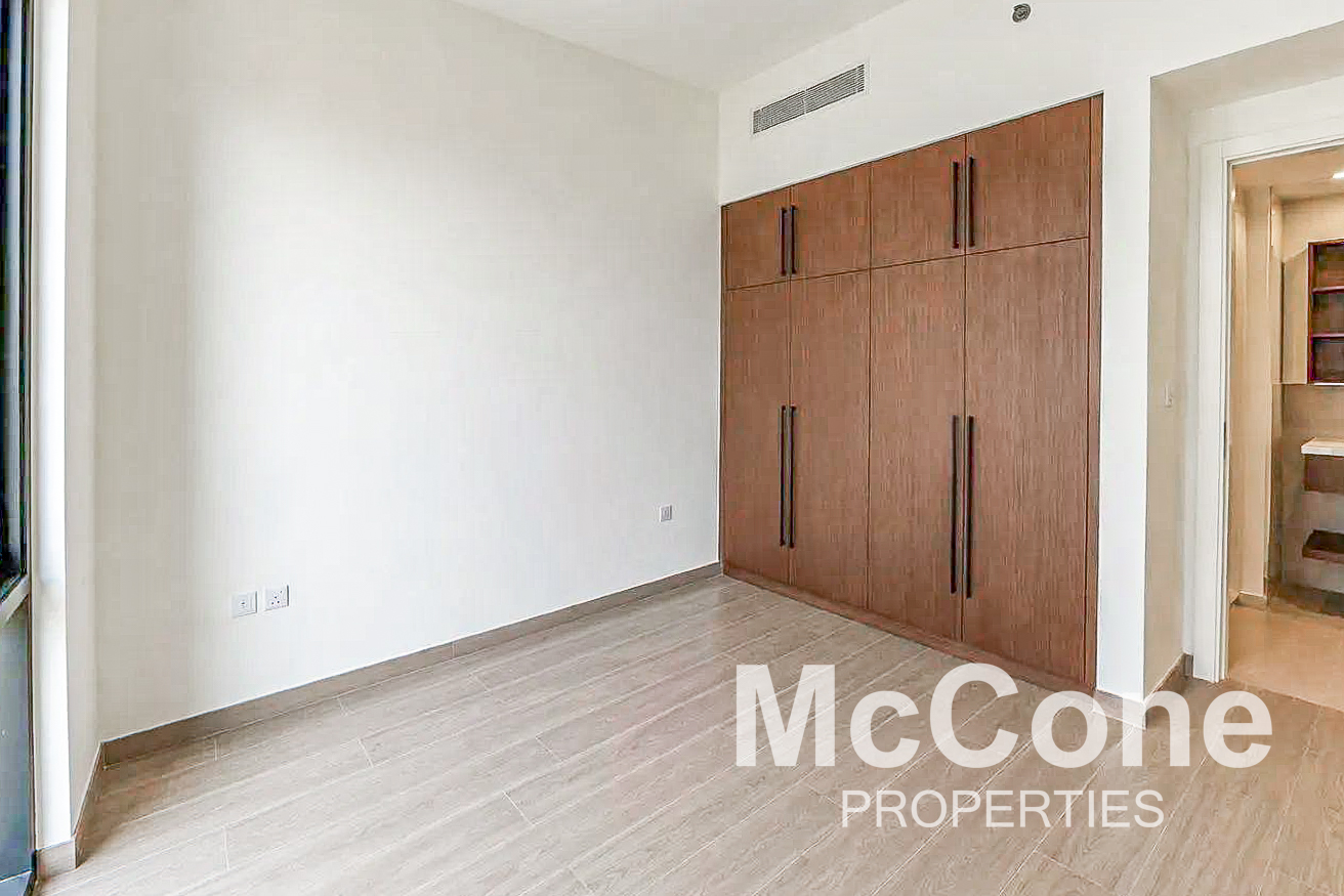 3 Bedroom Apartment for Sale in Holland Gardens, Town Square — photo 7 of 15