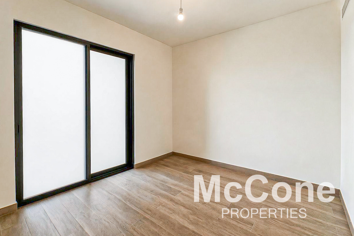 3 Bedroom Apartment for Sale in Holland Gardens, Town Square — photograph 10 of 15