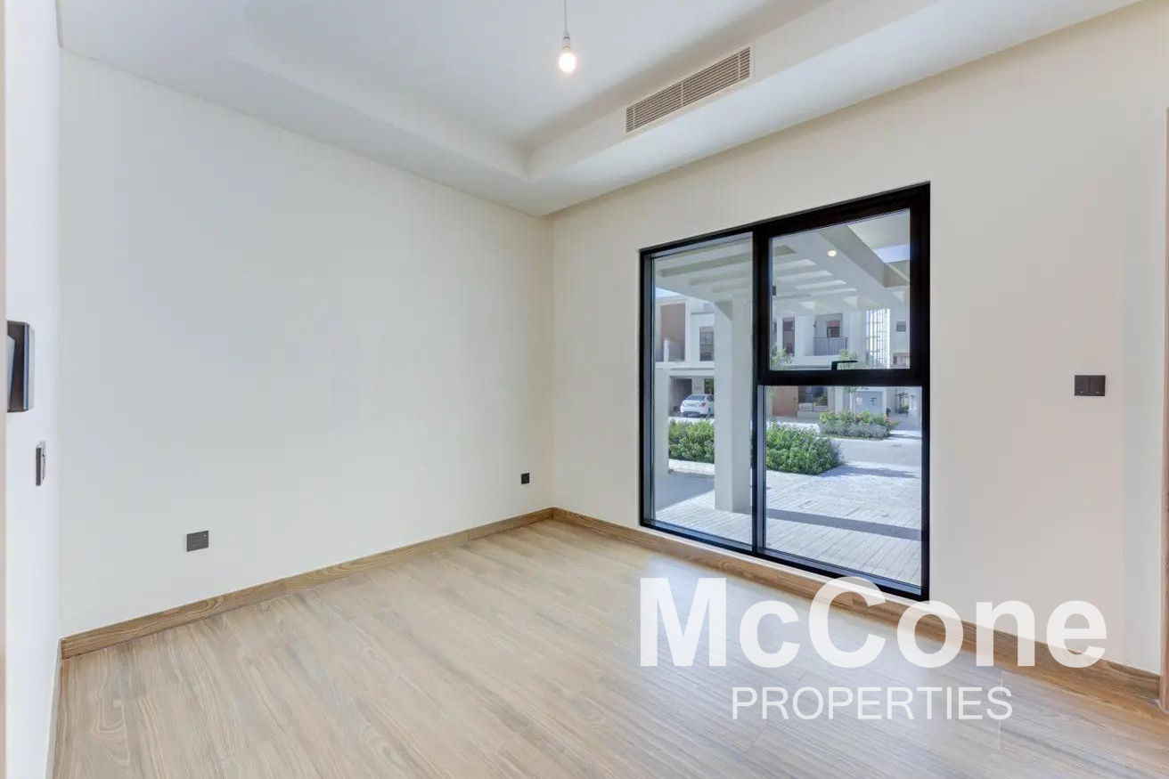 5 Bedroom Townhouse for Sale in Costa Brava 2, Damac Lagoons — photo 7 of 11