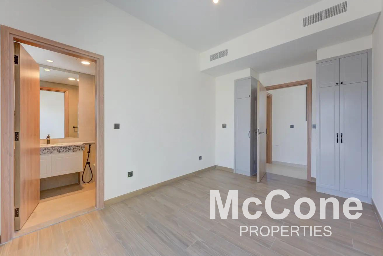 5 Bedroom Townhouse for Sale in Costa Brava 2, Damac Lagoons — photo 9 of 11