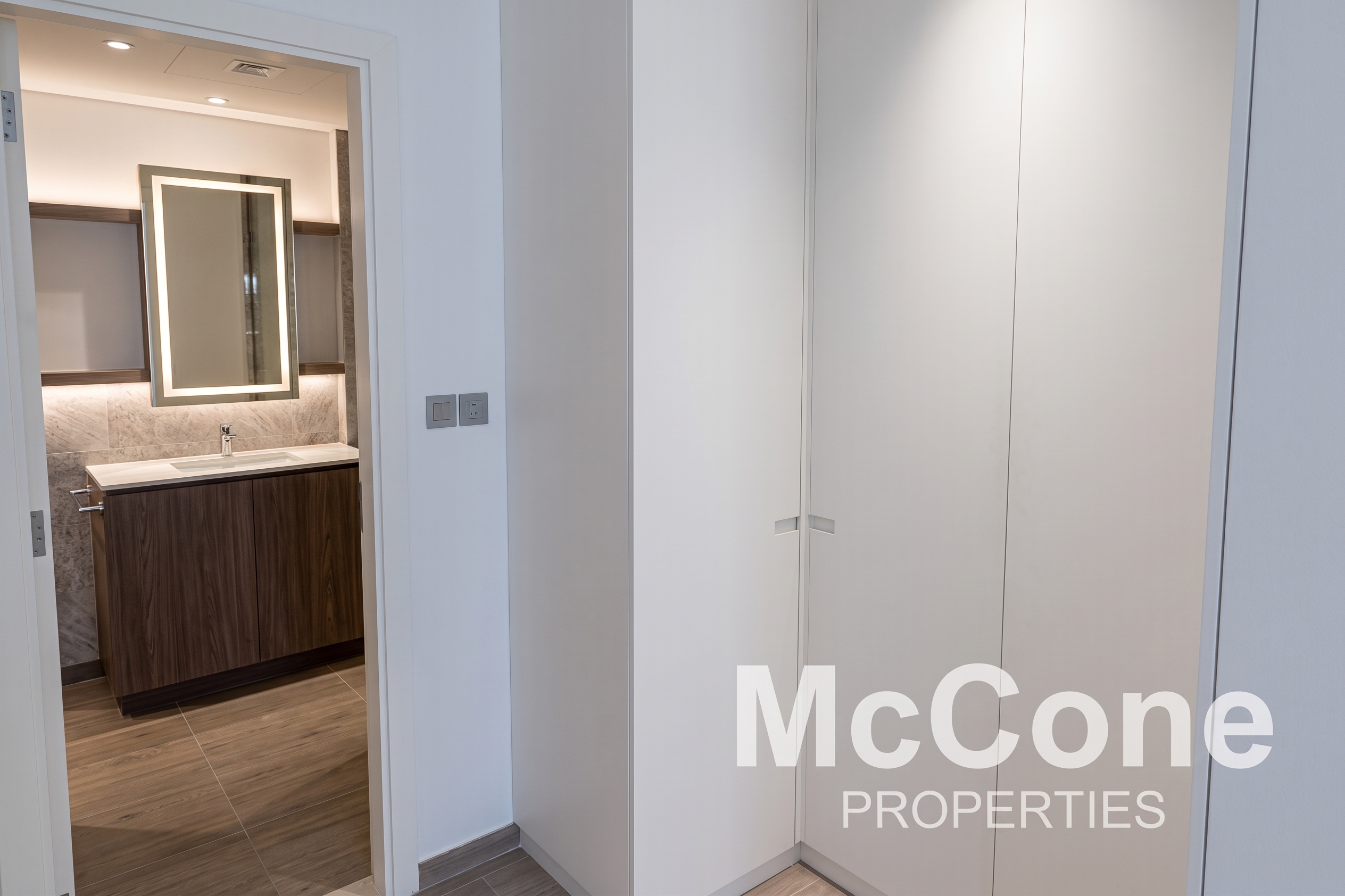 2 Bedroom Apartment for Sale in Belgravia 3B, Jumeirah Village Circle — photo 8 of 16