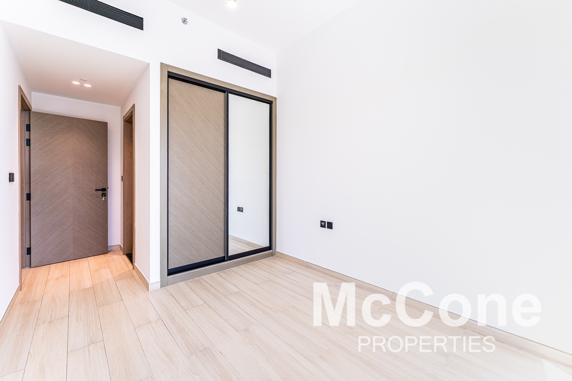 1 Bedroom Apartment for Sale in Binghatti Heights, Jumeirah Village Circle — photo 8 of 15