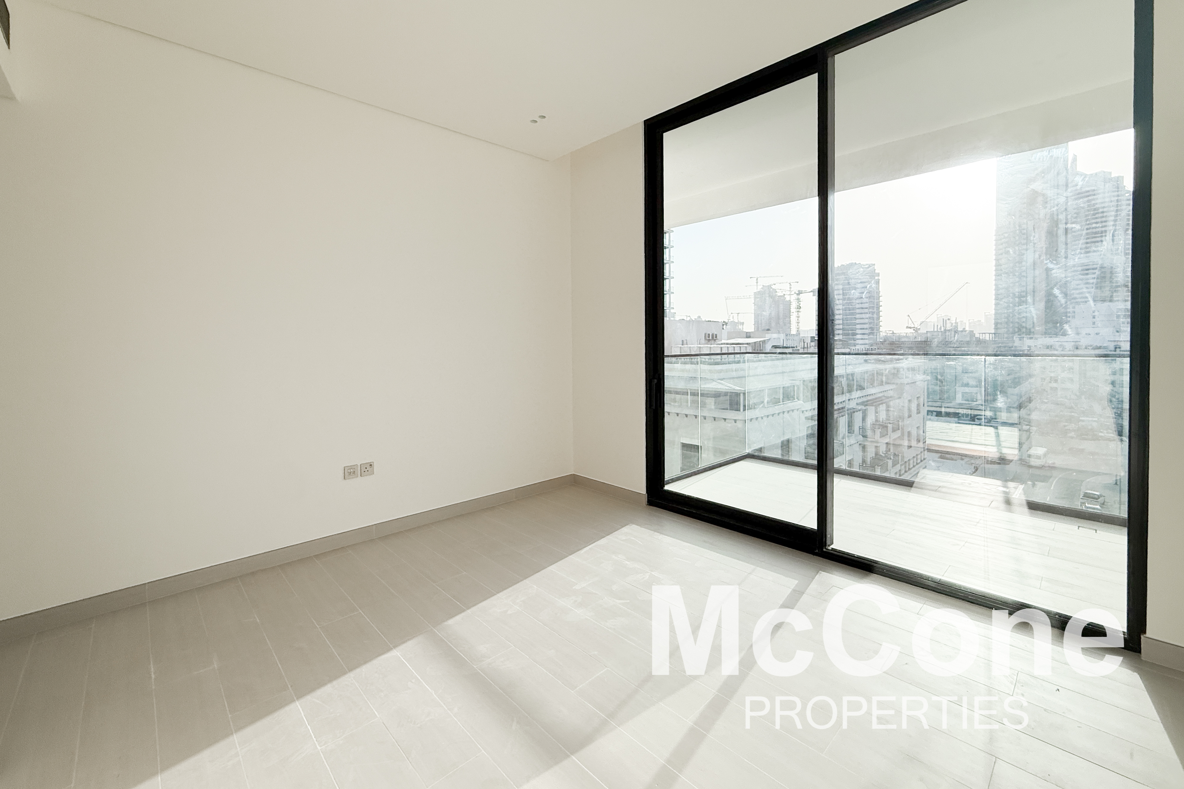 1 Bedroom Apartment for Sale in Binghatti Phoenix, Jumeirah Village Circle — photo 4 of 16