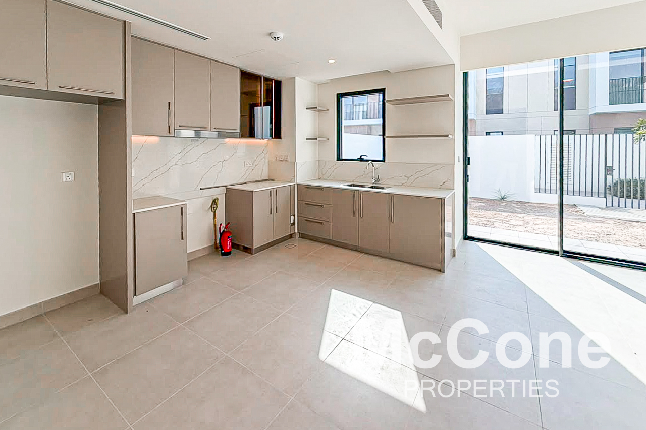 3 Bedroom Townhouse for Sale in Raya, Arabian Ranches 3 — photo 3 of 12