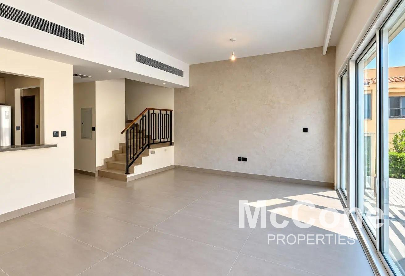 4 Bedroom Townhouse for Sale in Nice, Damac Lagoons — photo 2 of 12