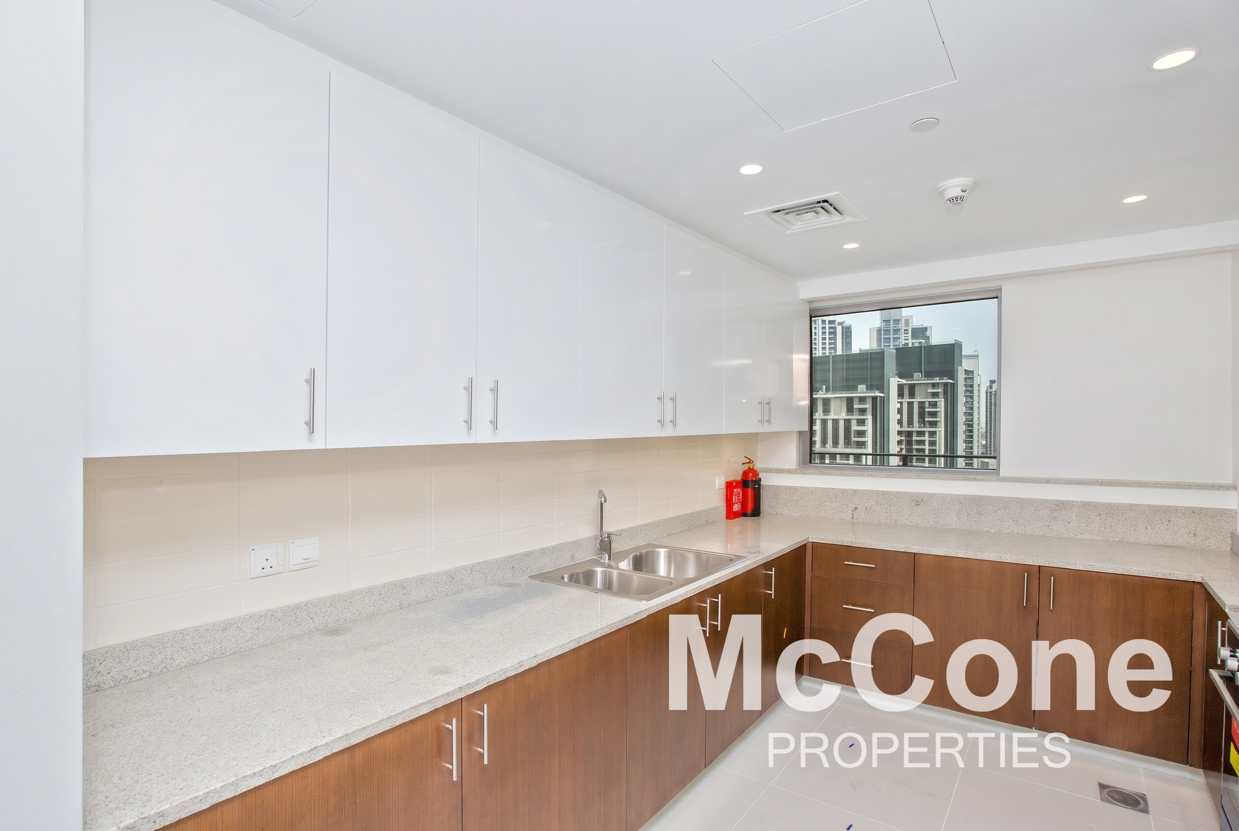 2 Bedroom Apartment for Sale in Boulevard Crescent Tower 2, Downtown Dubai — photo 4 of 17