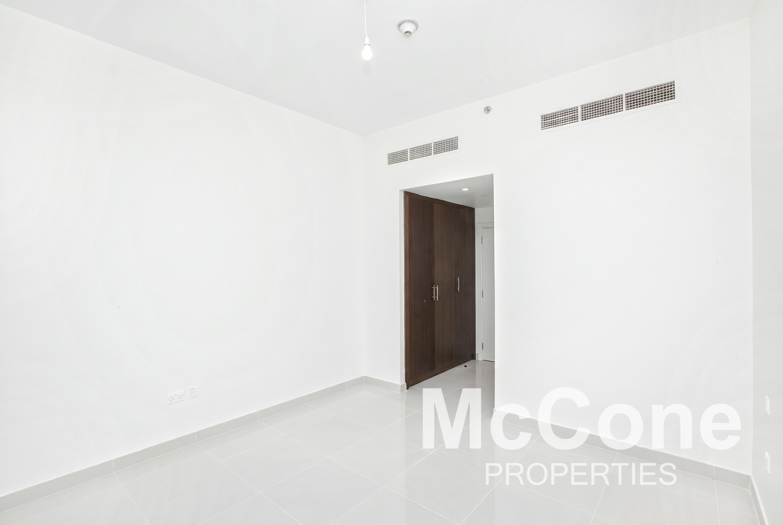 2 Bedroom Apartment for Sale in Boulevard Crescent Tower 2, Downtown Dubai — photograph 10 of 17