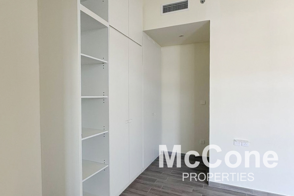 2 Bedroom Apartment for Sale in Belgravia Square, Jumeirah Village Circle — photo 9 of 21