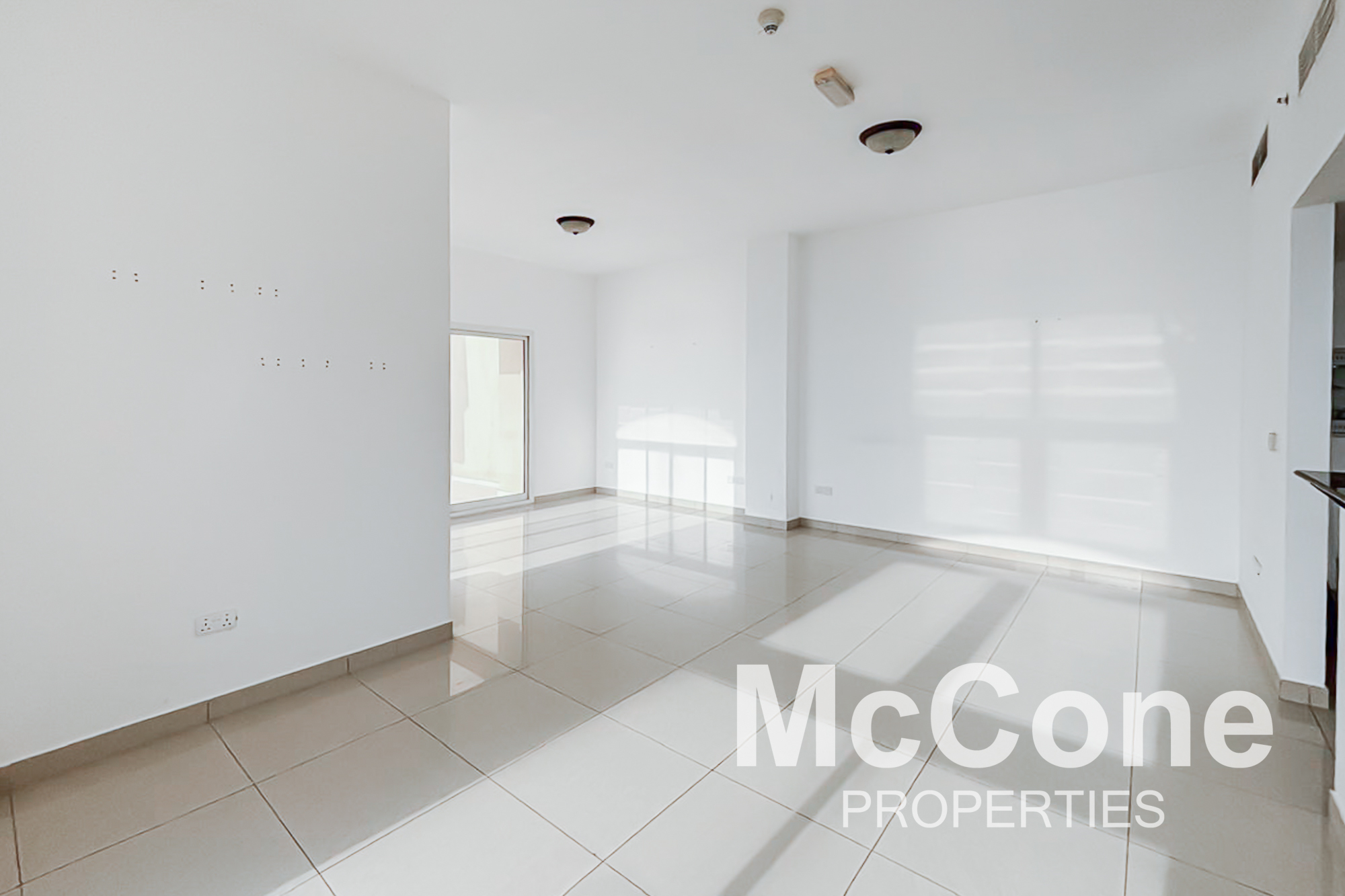 3 Bedroom Penthouse for Sale in Royal Breeze 2, Al Hamra Village — photo 2 of 20