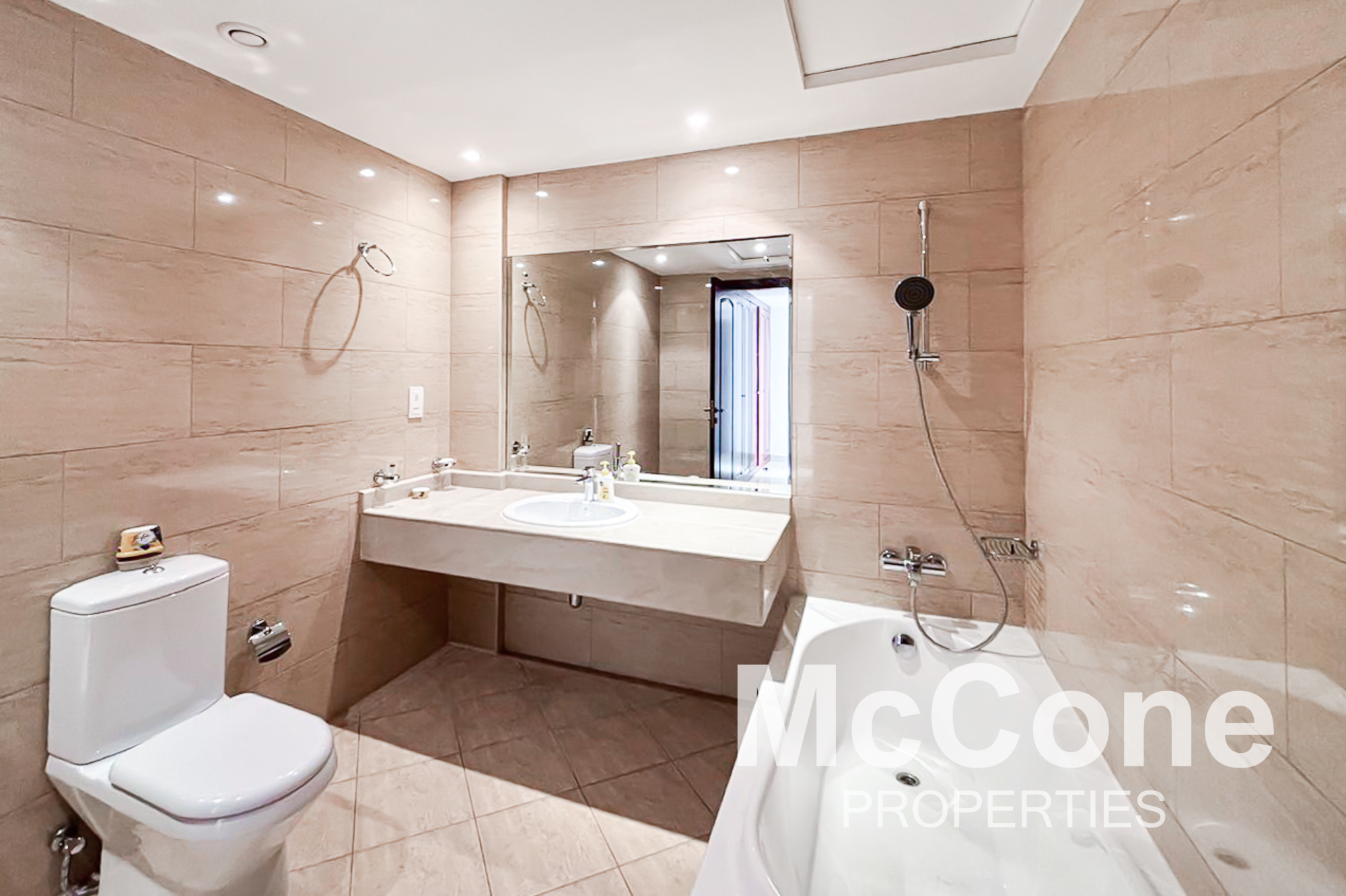 3 Bedroom Penthouse for Sale in Royal Breeze 2, Al Hamra Village — photograph 13 of 20