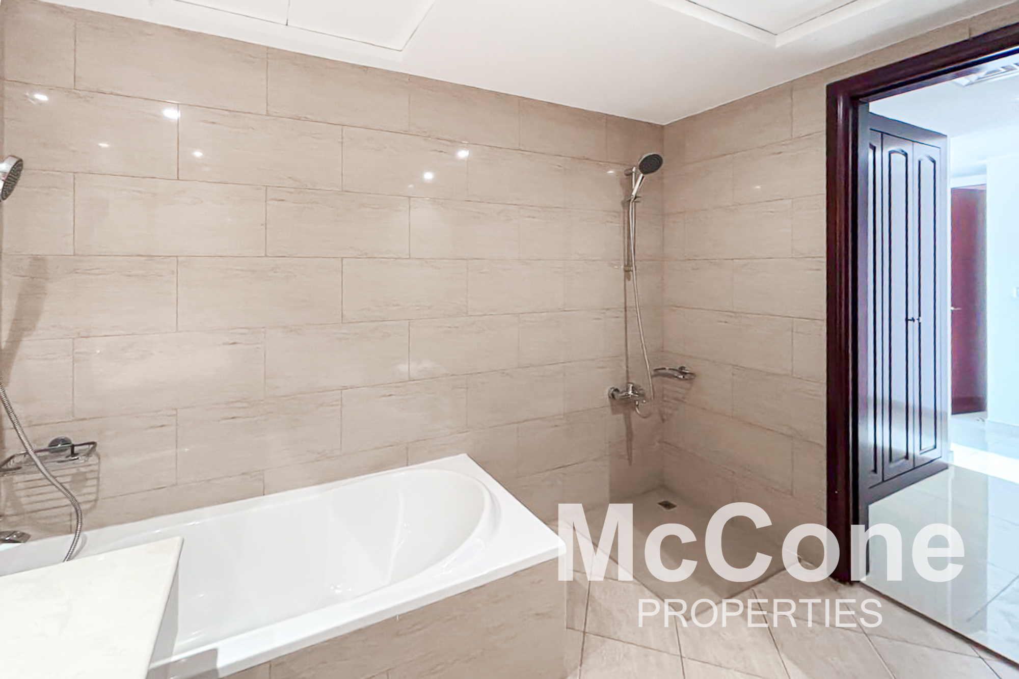 3 Bedroom Penthouse for Sale in Royal Breeze 2, Al Hamra Village — photograph 15 of 20
